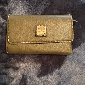 Dooney & Bourke Saffiano
Leather Flap Wallet
Olive